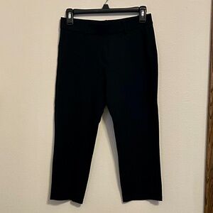 DAVENA Women’s Black Stretchy Capris, LIKE NEW, Size Small